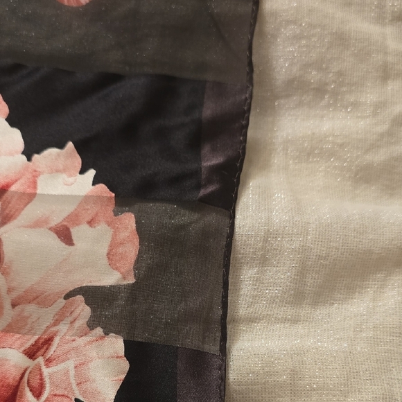 Silk Adrienne Vittadini Pink and Gold Scarf Luxurious Wrap - Picture 13 of 13